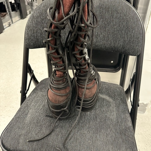 Freebird coal size 8 in black barely worn